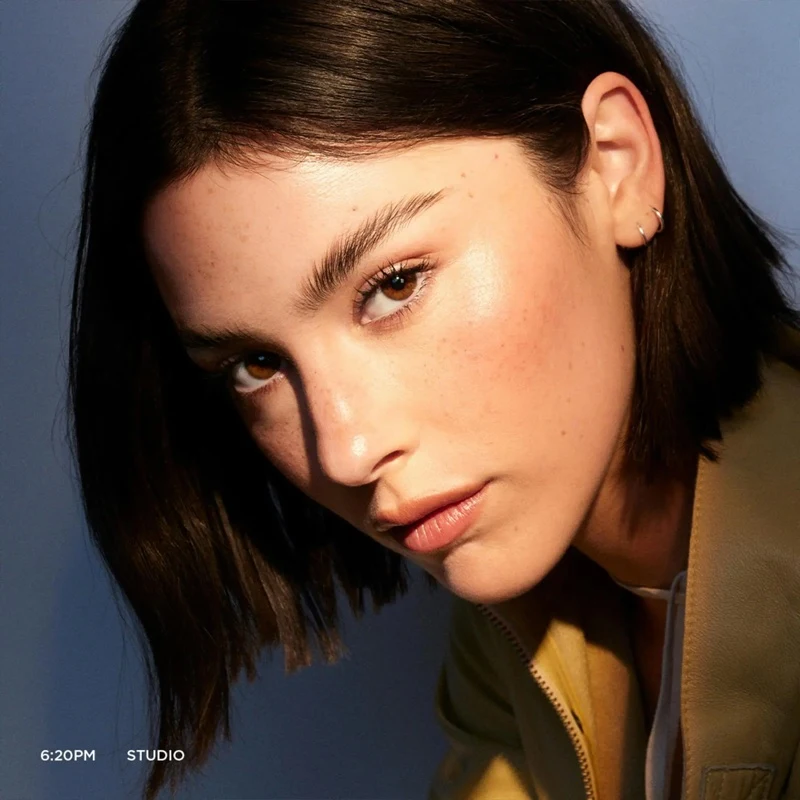 Gracie-Abrams-Hourglass-Cosmetics-2025-1