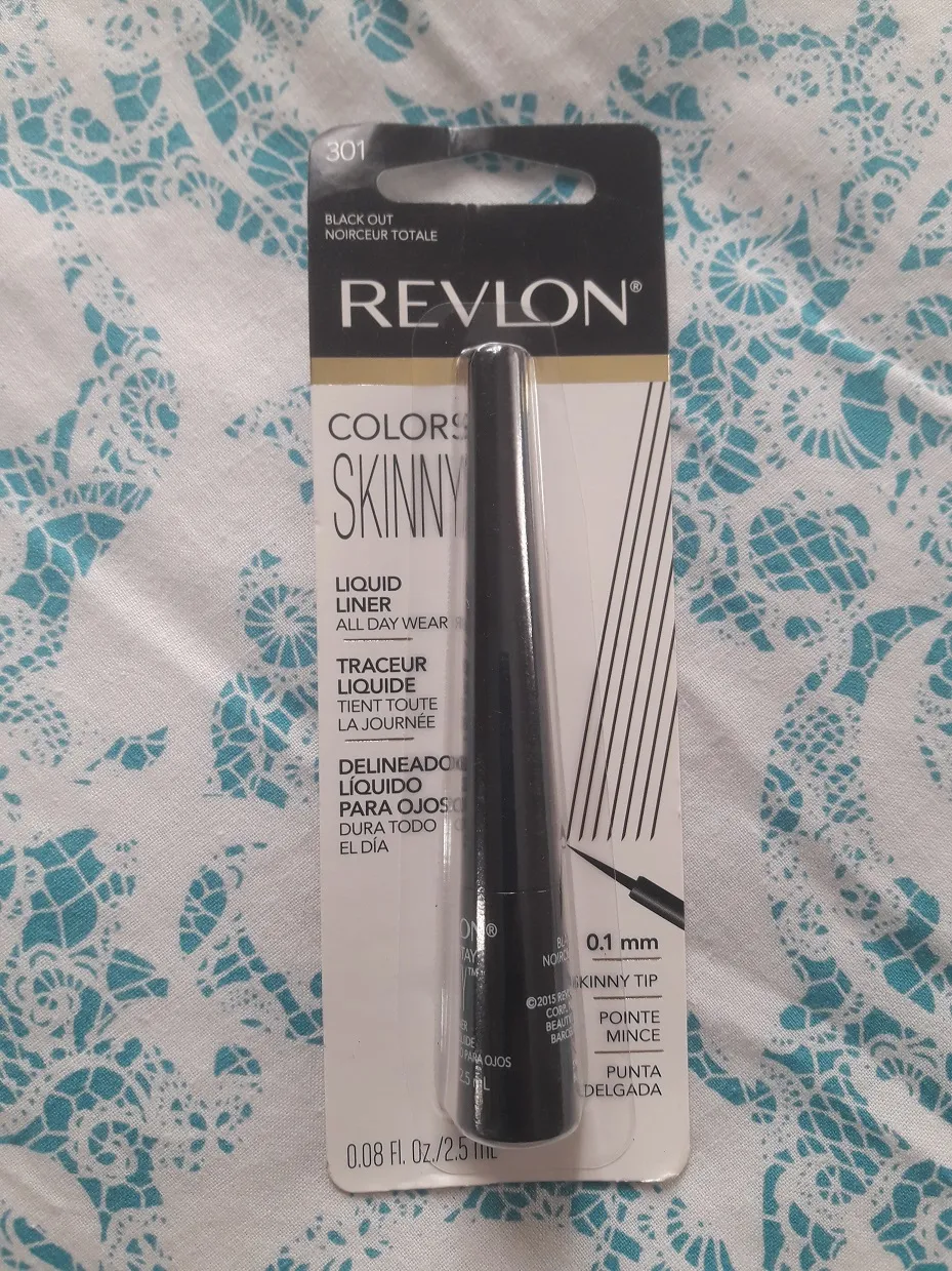 revlon-skinny-liquid-eyeliner-01
